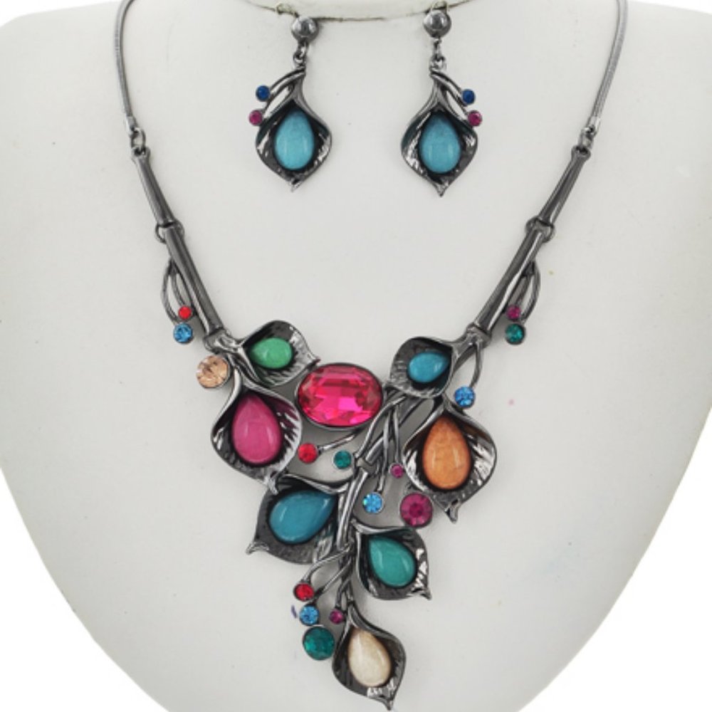 MULTI COLOR GLASS & RHINESTONE STATEMENT SET